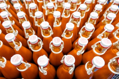 La salsa de las bravas del bar Docamar es una receta secreta que lleva como ingredientes: aceite, cebolla, cayena, pimentón, sal, tomate, vinagre, agua y maizena.