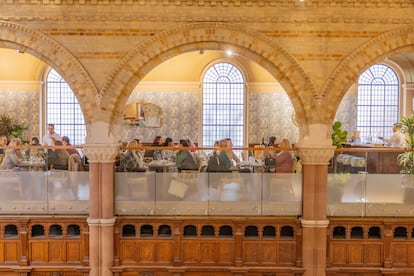 Interior del Mercato Metropolitano Mayfair, en Londres.