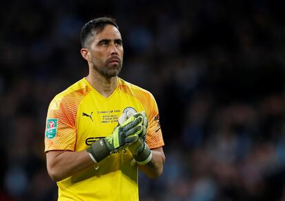 Claudio Bravo, en un partido con el City.