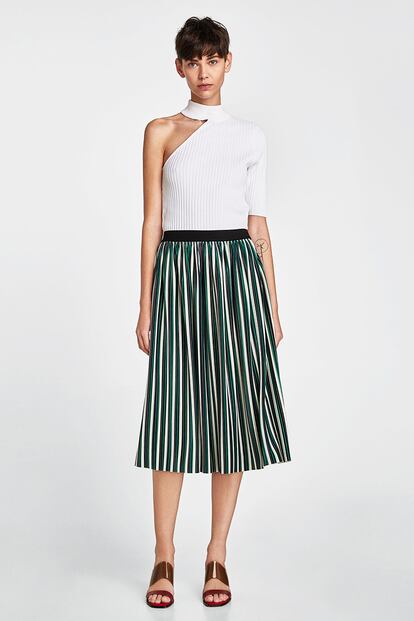 En terciopelo, de Zara (29,95 euros).