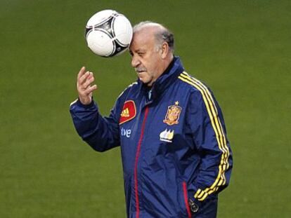 Del Bosque durante un entrenamiento de la selecci&oacute;n