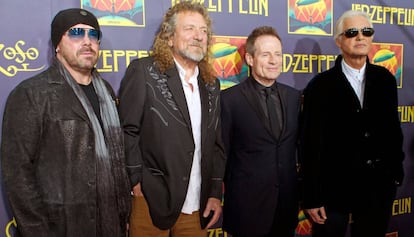 Robert Plant, segundo por la izquierda, junto al resto de Led Zeppelin en 2012.