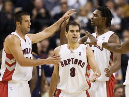 Jason Kapono, José Manuel Calderón, Chris Bosh y Jermaine O'Neal, durante un partido de los Toronto Raptors en 2008.