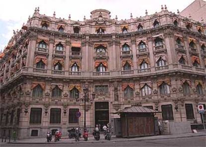 Edificio de la sede operativa del grupo Santander, en la plaza de Canalejas (Madrid).