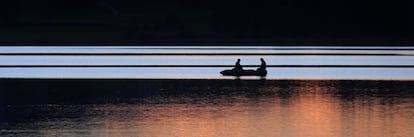 Picture made available on Oct.5 shows two fishers sitting in their boat on the Hopfen lake near Hopfen, Germany, Sunday, Oct.4, 2015.( Karl-Josef Hildenbrand /dpa via AP)