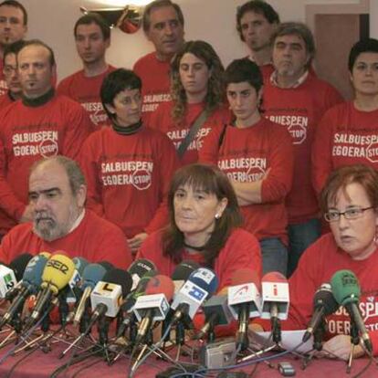 En primer término, Kepa Bereziartua, Mariné Pueyo y Arantza Urkaregi, en la rueda de prensa.