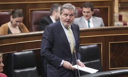 El ministro de Educación Íñigo Méndez de Vigo en un pleno del Congreso.