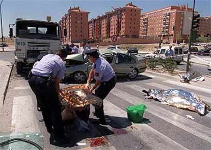 Imagen de un accidente con tres fallecidos en agosto de 2002 en Madrid.
/ ULY MARTÍN