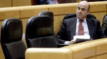 El ministro de Economía, Luis de Guindos, durante la sesión de control al Gobierno en el pleno del Senado de hoy. EFE/Archivo