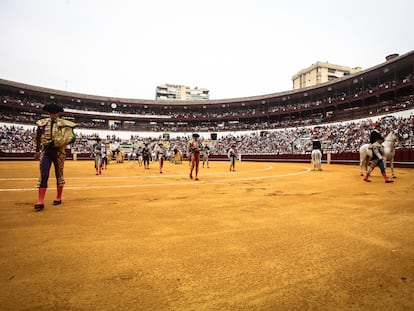 Paseíllo en la plaza de toros de Málaga.