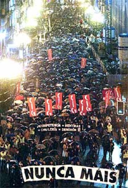 Manifestación en Vigo contra el vertido del <b></b><i>Prestige.</i>