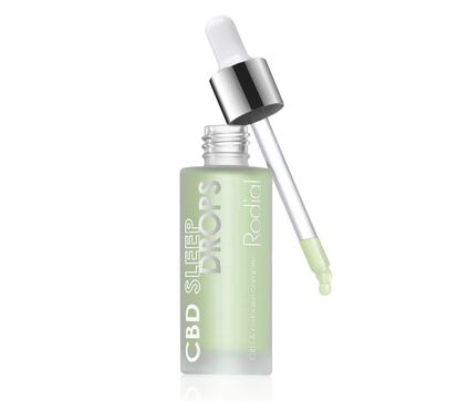 Booster con elevada concentración de cannabidiol CBD Sleep Drops de Rodial. Compra por 98 € en Ikonsgallery.