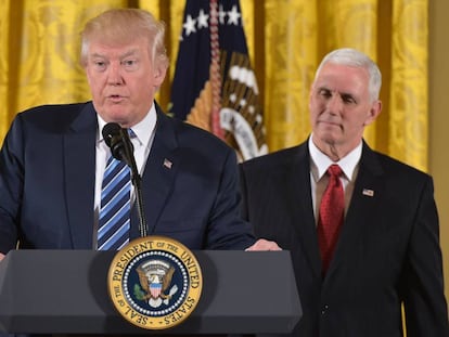 El presidente Donald Trump y su vicepresidente, Mike Pence, el domingo en la Casa Blanca