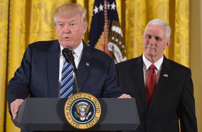 El presidente Donald Trump y su vicepresidente, Mike Pence, el domingo en la Casa Blanca