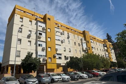 Imagen de la calle Montería de Sevilla, donde una niña de 11 años falleció este miércoles tras caer desde su terraza.
