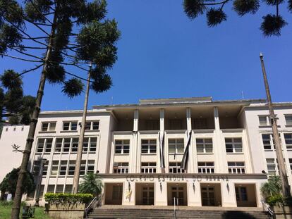 O Colégio Estadual do Paraná, a maior escola pública do Estado, ocupada desde o dia 6.