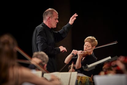 Fran?ois-Xavier Roth e Isabelle Faust interpretaron el extra?o e infrecuente Concierto para violn de Robert Schumann.