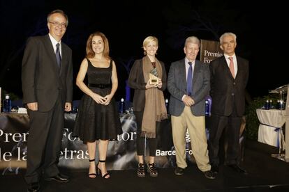Carlota Pederson recoge el premio Formentor otorgado a su abuelo, el escritor Ricardo Piglia. Formentor, Mallorca, 2015.
