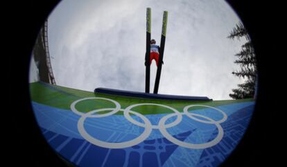 Simon Ammann, durante la prueba