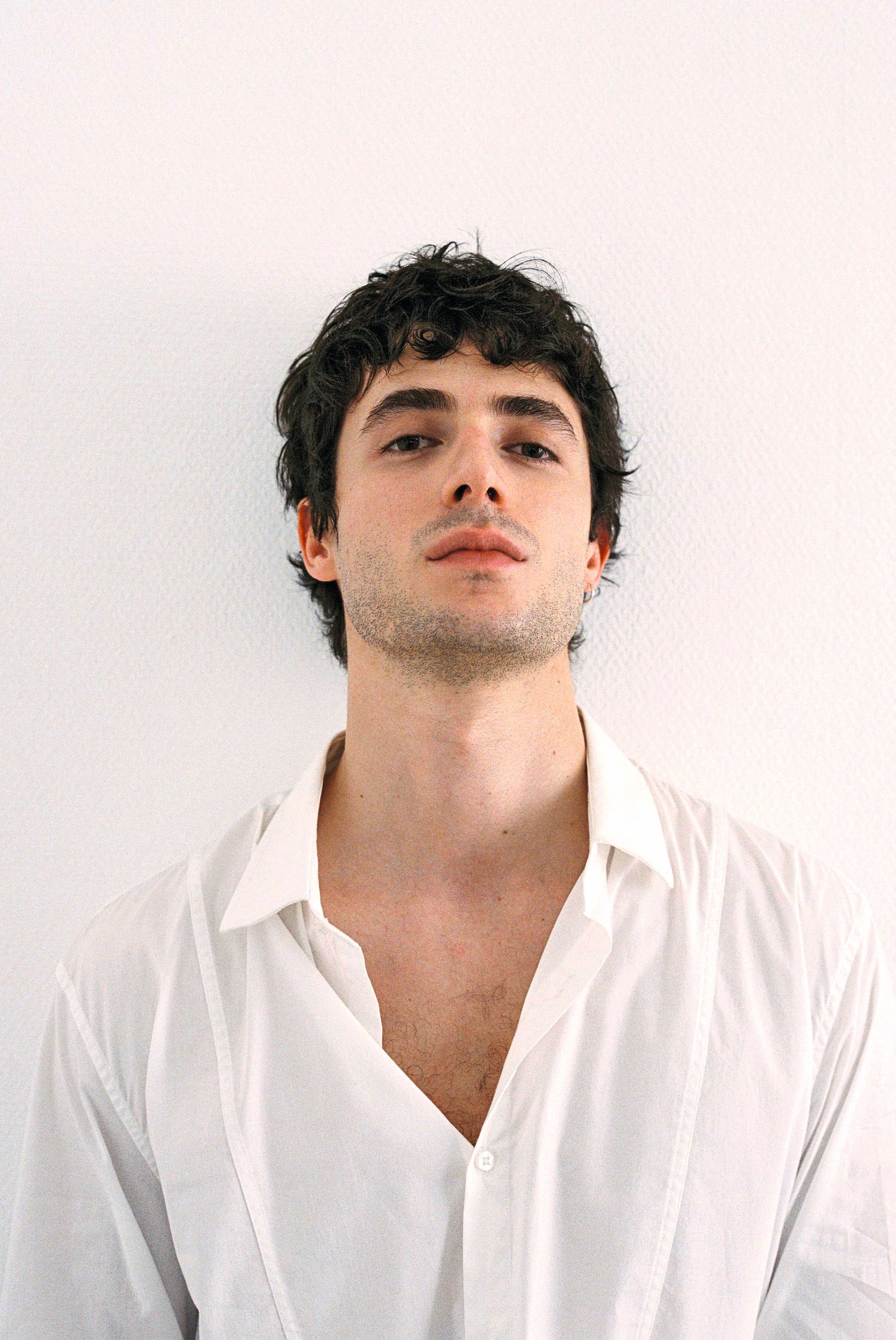 Óscar Kindelan, modelo: “Cuando te quitas la camiseta y te comparas con el resto sales con la autoestima por los suelos”