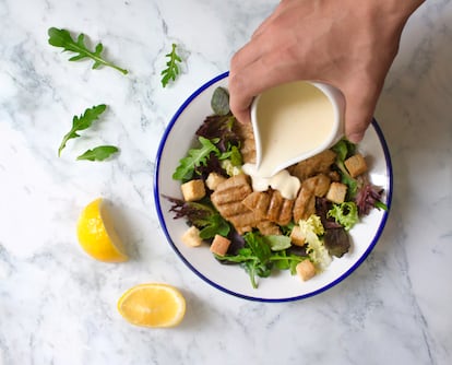 Ensalada césar con Heura.