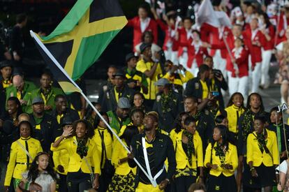 Bolt desfila como abanderado de su país en la ceremonia de inaguración de los Juegos de Londres.