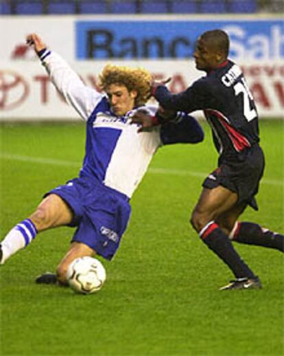 Coloccini se interpone en un avance de Catanha.