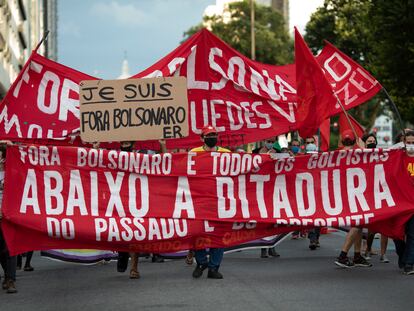 Protesto contra Jair Bolsonaro no Rio de Janeiro nesta quarta, data que marca os 57 anos do golpe militar.