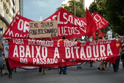 Protesto contra Jair Bolsonaro no Rio de Janeiro nesta quarta, data que marca os 57 anos do golpe militar.