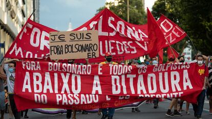 Protesto contra Jair Bolsonaro no Rio de Janeiro nesta quarta, data que marca os 57 anos do golpe militar.