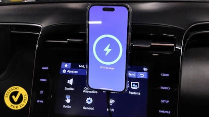 Dispositivos para cargar tu teléfono mientras conduces. EL PAÍS ESCAPARATE.