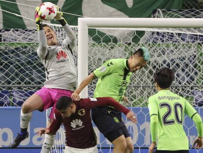 Moisés Muñoz en el partido contra el Jeonbuk Motors.