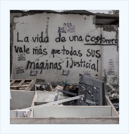 En los días siguientes al sismo, algunos testigos aseguraron que entre los escombros aún quedaron atrapadas algunas mujeres.