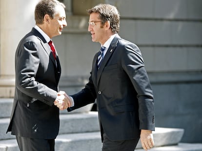 Zapatero recibe a Feijóo en el palacio de La Moncloa en junio de 2009, dos meses después de ser investido presidente de la Xunta por primera vez.