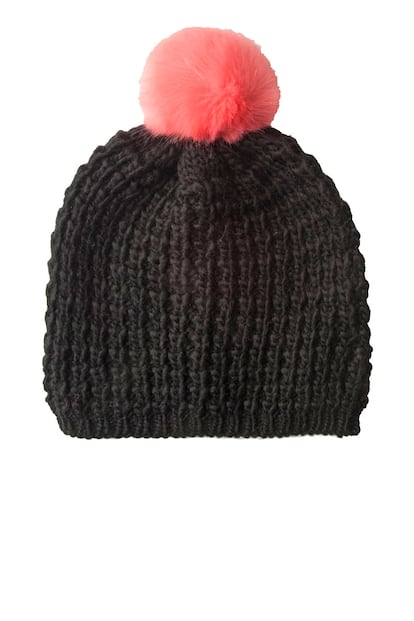 Gorrito con pompón contrastado de Anthropologie (48 euros aproximadamente).