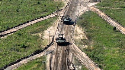 Vehículos blindados, este viernes durante los ejercicios militares conjuntos realizados por Rusia y Bielorrusia, en una imagen difundida por el Ministerio de Defensa ruso.