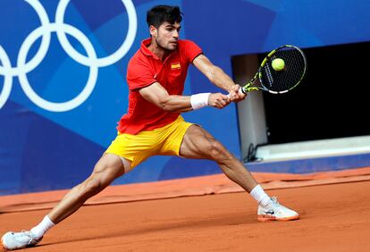 Carlos Alcaraz, durante su partido de semifinales de tenis frente a Tommy Paul, este jueves.