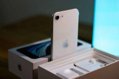 iPhone SE caja