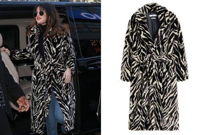 Selena Gomez con abrigo de Mango (149,99 euros).