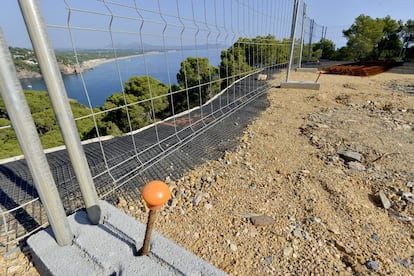 Obras en la futura urbanización en la Pedrera s’Antiga de Begur, donde se construirán 24 viviendas de lujo.