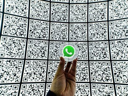 ¿Sabes cómo importar un contacto en WhatsApp desde la galería de fotos?