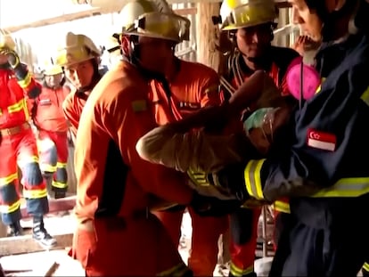 Rescatan a un joven atrapado durante 40 horas entre los escombros tras el terremoto en Myanmar