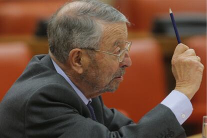 Alberto Oliart, durante una comparecencia en el Congreso de los Diputados, en 2009.