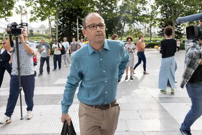 El jefe de Climatología de la Agencia Estatal de Meteorología (Aemet) en la Comunitat Valenciana, José Ángel Núñez, a su entrada al juzgado de Valencia, este lunes, para declarar como testigo en la causa que investiga la dana.