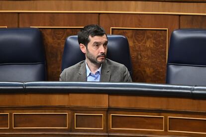 El ministro de Derechos Sociales,Pablo Bustinduy, durante el Pleno del Congreso de los Diputados celebrado este martes.