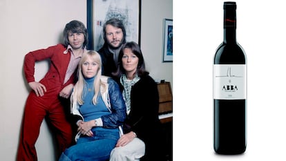 El grupo ABBA en Estocolmo durante 1976  y la botella del vino ABBA de las Bodegas de Francisco Casas.