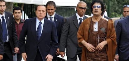 Gadafi con Silvio Berlusconi, primer ministro italiano