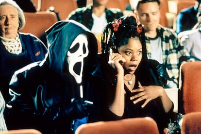 'Scary Movie' (Keenen Ivory Wayans, 2000)
	

	El fantasma asesino Ghostface de la saga ya se ha ganado por méritos propios su paso a la gloria más tenebrosa y esperpéntica. Siguiendo el modelo de Aterriza como puedas veía la luz este pastiche descerebrado de películas de terror para adolescentes sin cortarse ni un pelo en lo que a gags de mal gusto se refiere.