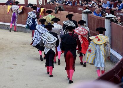 Instantes finales de un paseíllo en la plaza de Las Ventas.