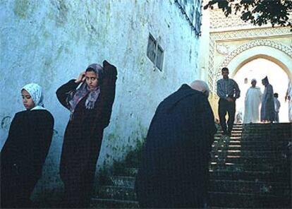 La entrada a la mezquita del Moulay Abdallah Sherif, en Ouezzane, Marruecos.